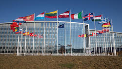 20181127_181127-nnhq-flags.jpg